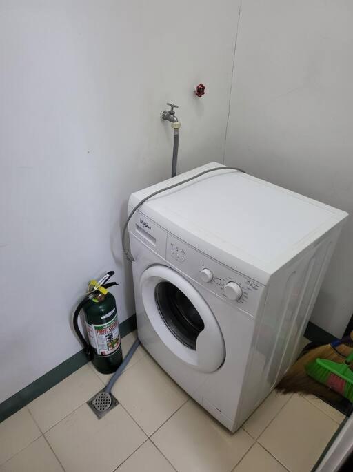 Luxury @ Bgc Sleeps 6 Comfortably Fast Wifi Pool! Apartamento Manila Exterior foto
