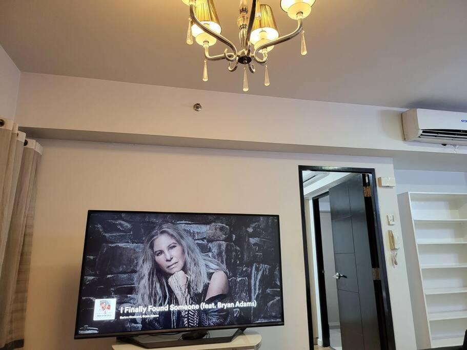Luxury @ Bgc Sleeps 6 Comfortably Fast Wifi Pool! Apartamento Manila Exterior foto