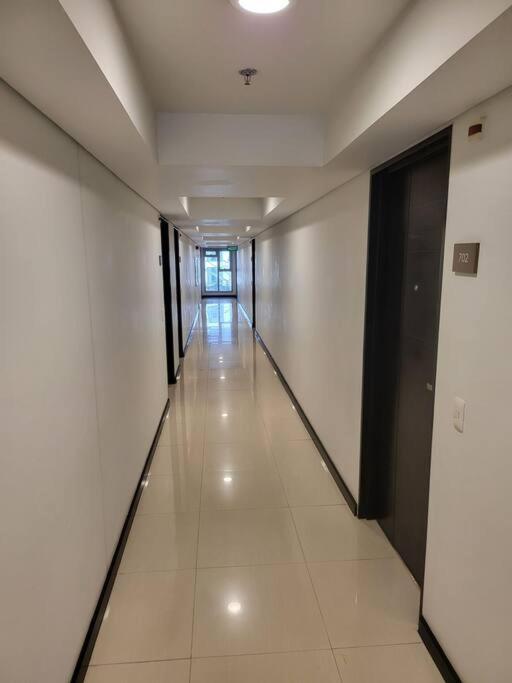 Luxury @ Bgc Sleeps 6 Comfortably Fast Wifi Pool! Apartamento Manila Exterior foto