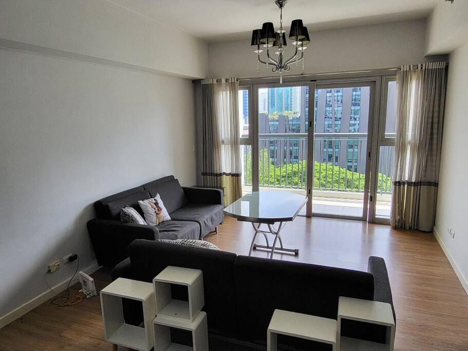 Luxury @ Bgc Sleeps 6 Comfortably Fast Wifi Pool! Apartamento Manila Exterior foto